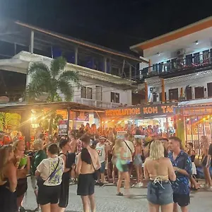 Revolution Hostal